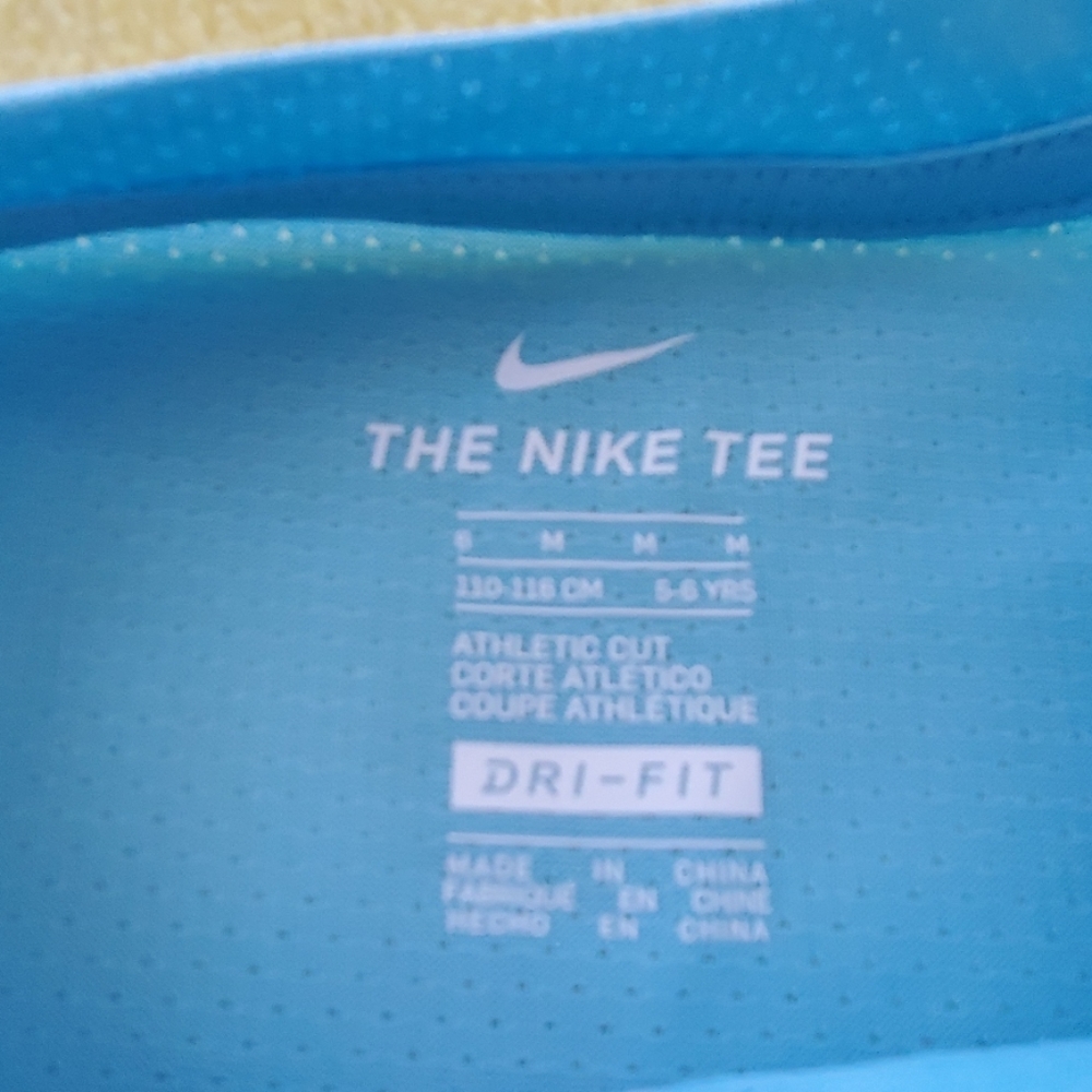NWT Nike Tee - Picture 4 of 5